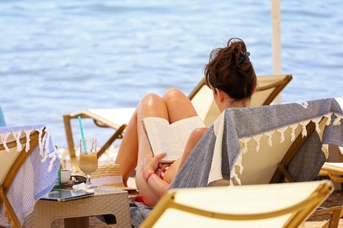 Title: A Summer Reading List That Entertains and Informs: Mental Health Benefits and Book Picks for Women 25 to 70